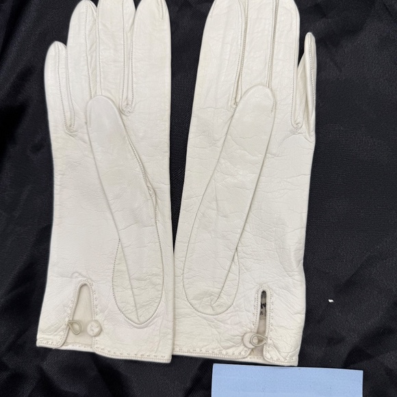 Unused ,Vintage, Roger Fare for Saks Fifth Avenue Cream Kidskin Gloves , France - Picture 2 of 12